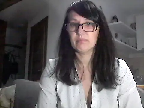 Elena48324 online show from April 2, 2026, 4:57 pm