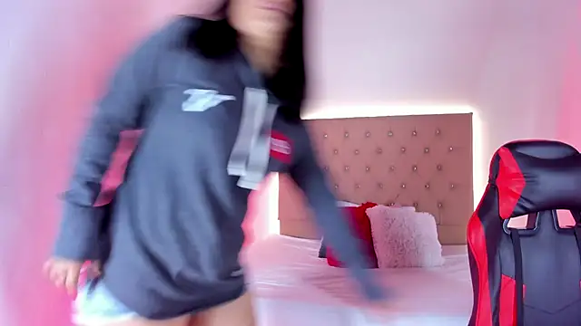 Zafiro  Brown online show from October 9, 2025, 12:17 pm