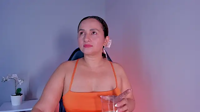 Snapshot of Zafiro__Brown chatting on May 23, 2026, 9:36 pm Zafiro Brown online show from May 23, 2026, 9:36 pm
