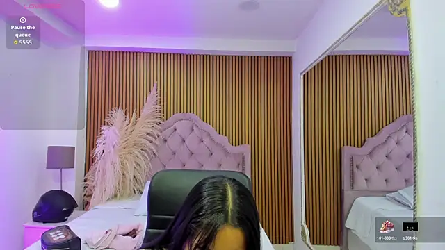 Starbutterflyy  online show from January 16, 2026, 4:49 am