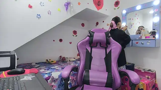 Snapshot of soffy_rosses chatting on October 24, 2025, 4:00 am soffy rosses online show from October 24, 2025, 4:00 am