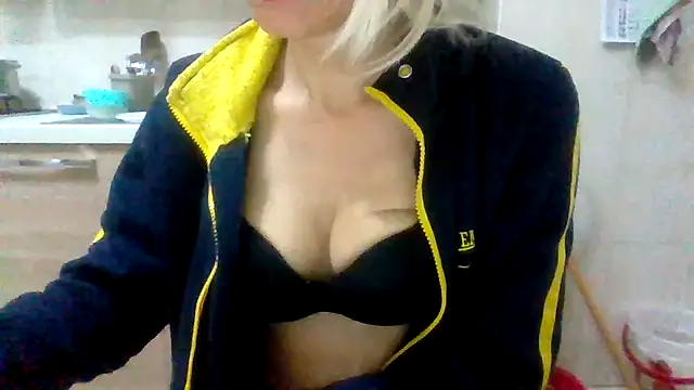 Kelly80 online show from April 7, 2026, 2:35 am