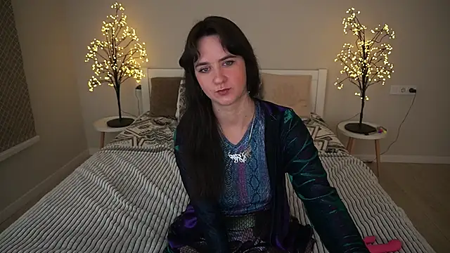 Snapshot of BerryDiva chatting on September 10, 2025, 8:19 pm BerryDiva online show from September 10, 2025, 8:19 pm