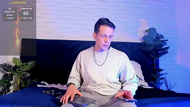 Dustin Sonne online show from November 18, 2025, 4:05 am