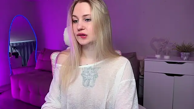 Snapshot of Sofia_Kenwood chatting on April 19, 2026, 4:02 am Sofia Kenwood online show from April 19, 2026, 4:02 am