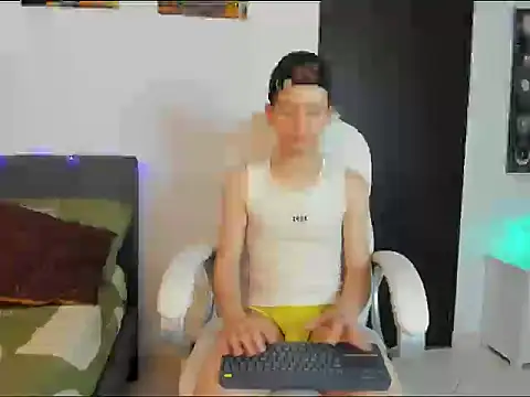 ThiagooJames online show from February 2, 2026, 2:43 am