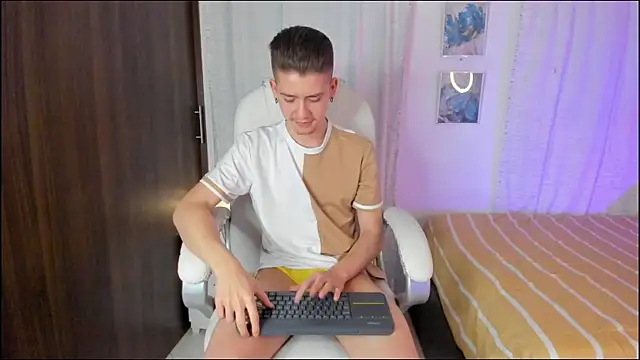 ThiagooJames online show from September 21, 2025, 12:38 am