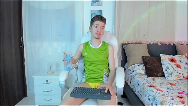 ThiagooJames online show from November 3, 2025, 3:45 am