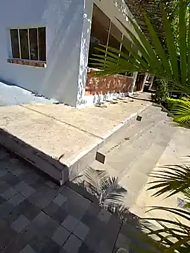 iamxamira online show from September 10, 2025, 2:27 pm