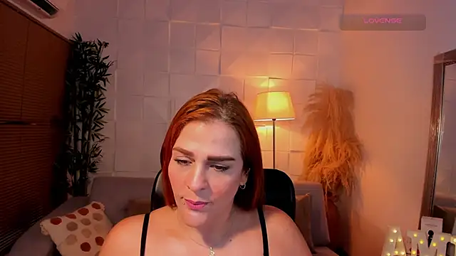 iamxamira online show from September 22, 2025, 12:33 pm