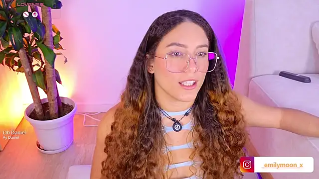 onlyemily  online show from April 6, 2026, 4:46 am