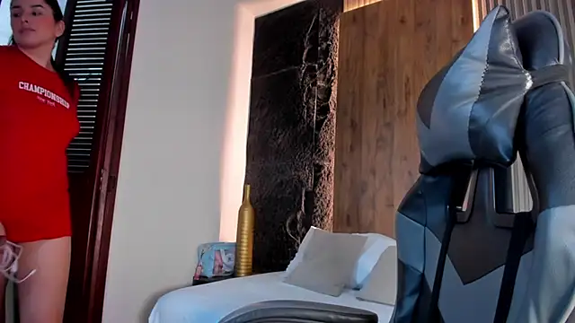 evelin lopezz online show from December 2, 2025, 2:12 am