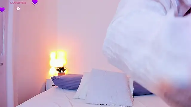 KamilaBetancourt online show from April 17, 2026, 1:25 pm