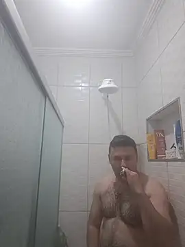 LeoMaduroSP online show from August 5, 2026, 1:54 am