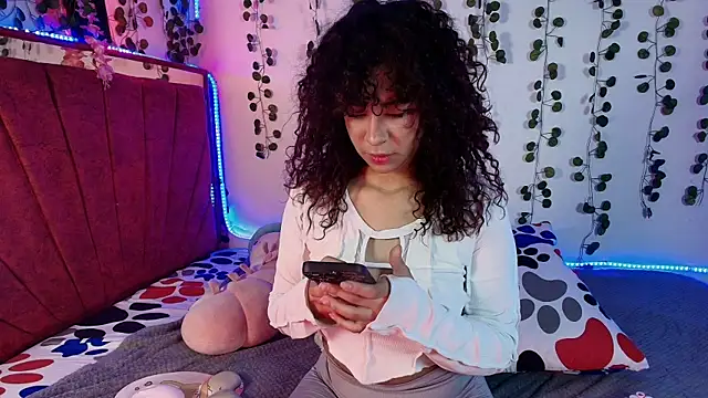 collins Daph online show from September 27, 2025, 3:07 pm