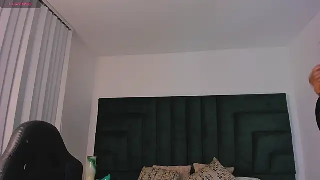 valerieMattson online show from September 28, 2025, 5:42 pm