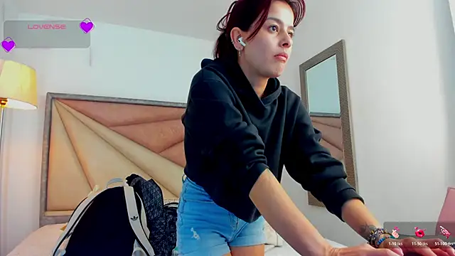 valerieMattson online show from October 24, 2025, 5:56 pm