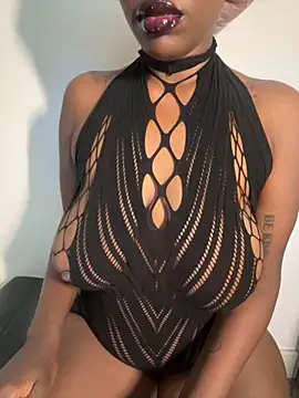 bustyblackebony online show from October 5, 2025, 1:24 pm