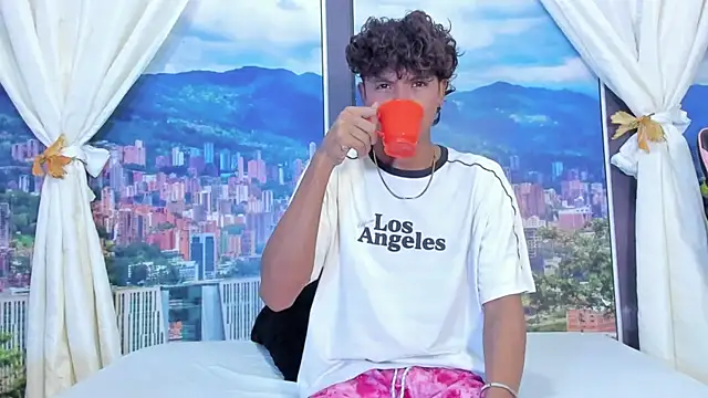 MilthonDelis online show from November 11, 2025, 3:01 am