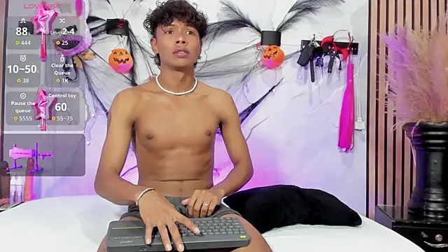 MilthonDelis online show from October 31, 2025, 4:31 am