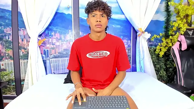 MilthonDelis online show from December 14, 2025, 3:02 am