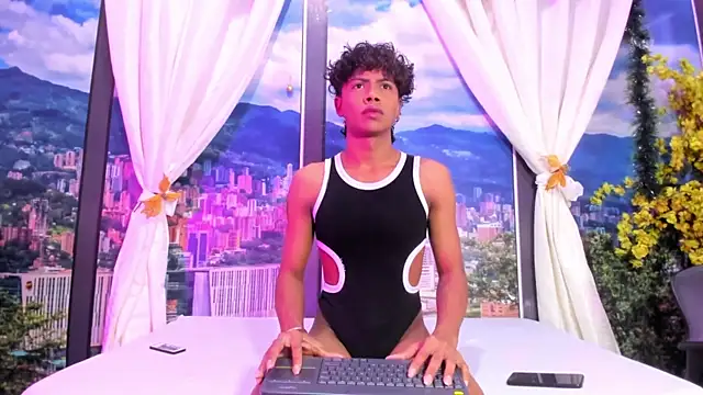 MilthonDelis online show from December 18, 2025, 4:06 am