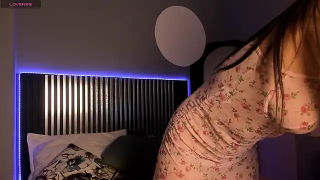 Emilybeltons online show from September 22, 2025, 7:53 pm