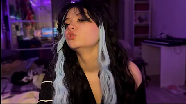 nikoli naw online show from November 13, 2025, 4:55 pm