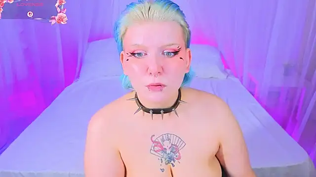 Snapshot of bluelunaray chatting on October 1, 2025, 8:30 am bluelunaray online show from October 1, 2025, 8:30 am