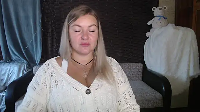 NikaSkylink online show from September 19, 2025, 3:32 am