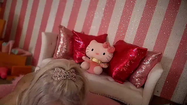 Snapshot of destiny_702 chatting on April 22, 2026, 1:40 pm destiny 702 online show from April 22, 2026, 1:40 pm