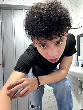 JoseLucian online show from December 21, 2025, 8:20 pm