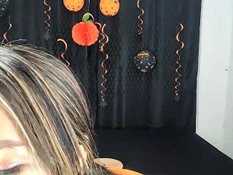 AntonelaMorriz online show from October 13, 2025, 7:15 pm