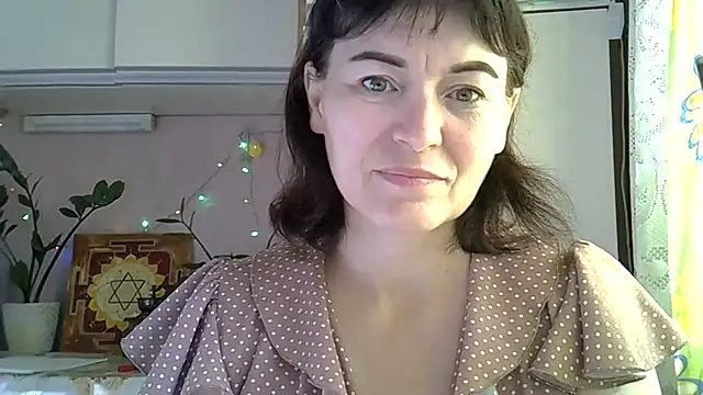 Krystal 82 online show from September 23, 2025, 10:55 am