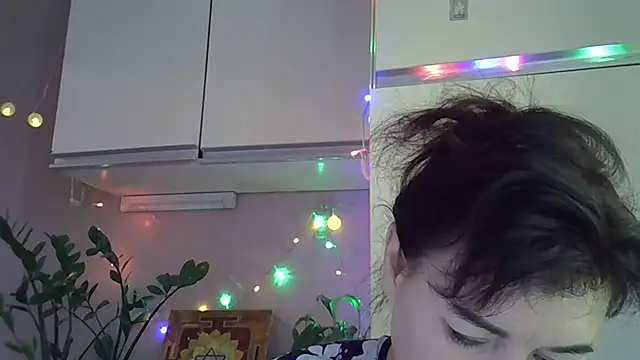 Krystal 82 online show from October 21, 2025, 7:52 am