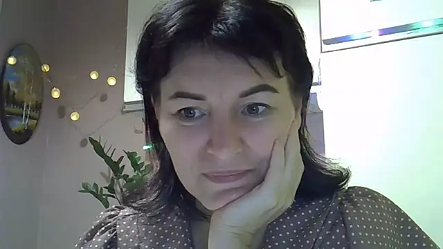 Krystal 82 online show from October 5, 2025, 7:15 pm