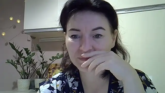 Krystal 82 online show from October 4, 2025, 4:47 am