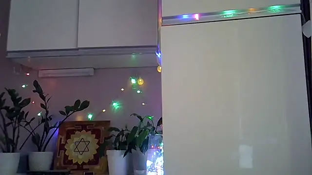 Krystal 82 online show from October 5, 2025, 7:10 am