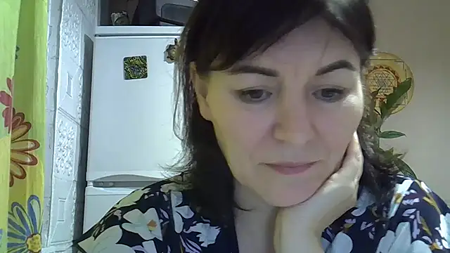 Krystal 82 online show from November 22, 2025, 7:35 pm