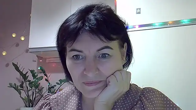 Krystal 82 online show from October 11, 2025, 7:48 pm