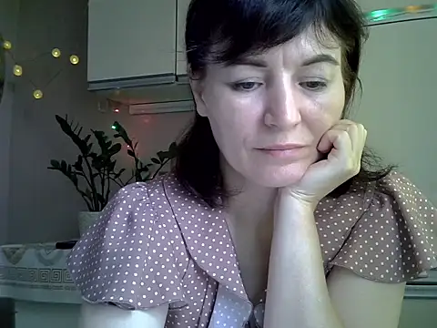 Krystal 82 online show from October 10, 2025, 10:38 am