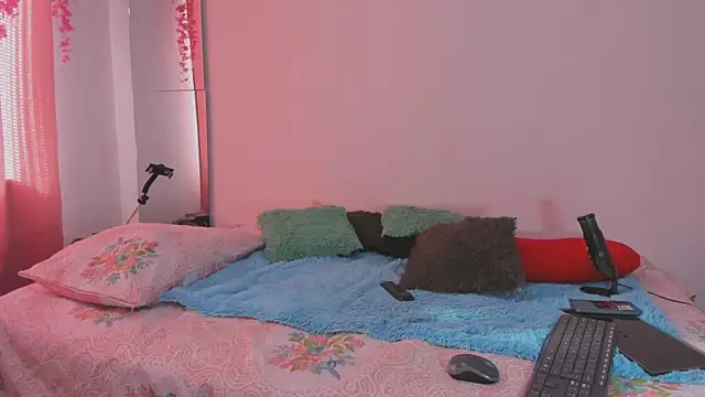 lanastone86 online show from November 13, 2025, 1:15 pm