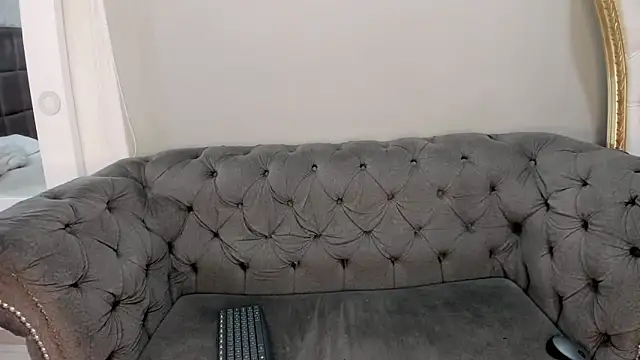 rubyrouge   online show from November 16, 2025, 6:12 pm