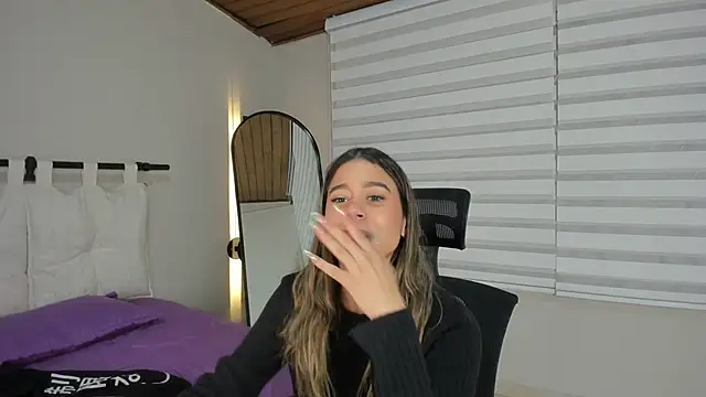 Rachell criss online show from December 3, 2025, 3:51 am