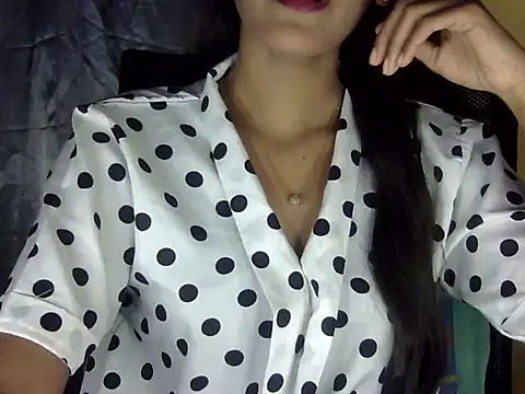 Snapshot of zara_Khan0 chatting on November 19, 2025, 1:44 pm zara Khan0 online show from November 19, 2025, 1:44 pm