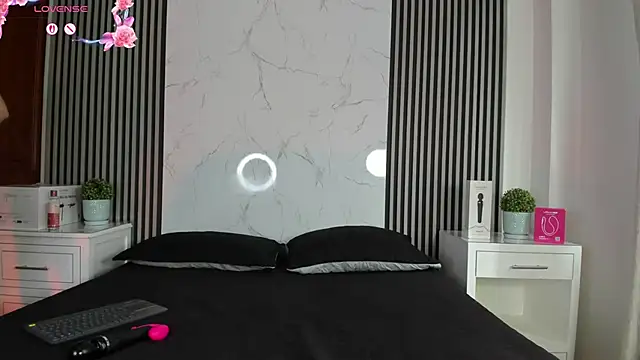 Snapshot of JackAndRosse_ chatting on April 22, 2026, 2:02 pm JackAndRosse online show from April 22, 2026, 2:02 pm