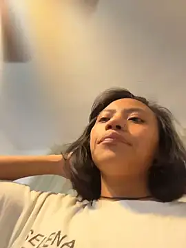 Snapshot of Nia_Desire chatting on June 24, 2026, 8:24 am Nia Desire online show from June 24, 2026, 8:24 am