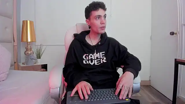 dark sun302 online show from November 8, 2025, 9:40 pm