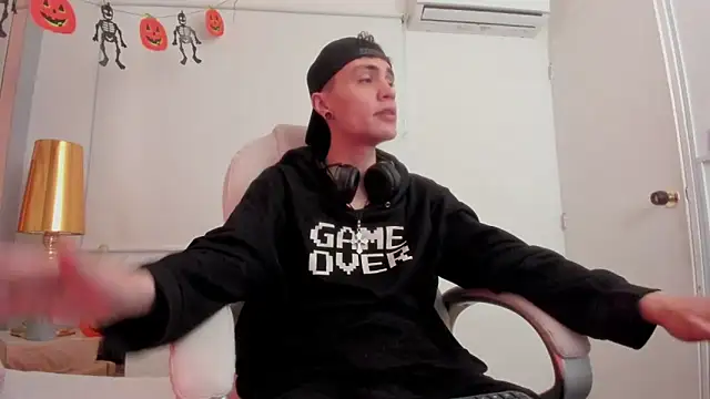 dark sun302 online show from October 28, 2025, 9:58 pm