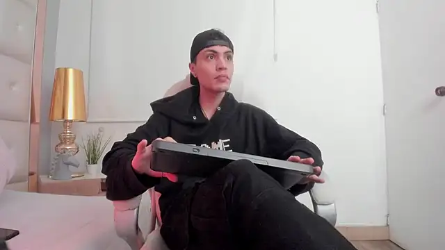 dark sun302 online show from November 22, 2025, 10:19 pm